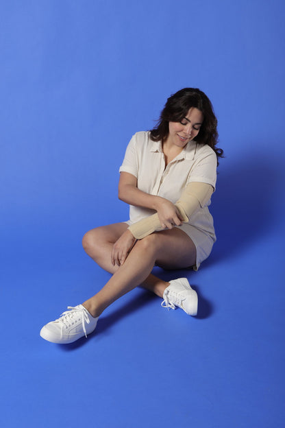 Thuasne BiFlex Self-Adjust Arm Wrap 20-40 mmHg - worn, sitting