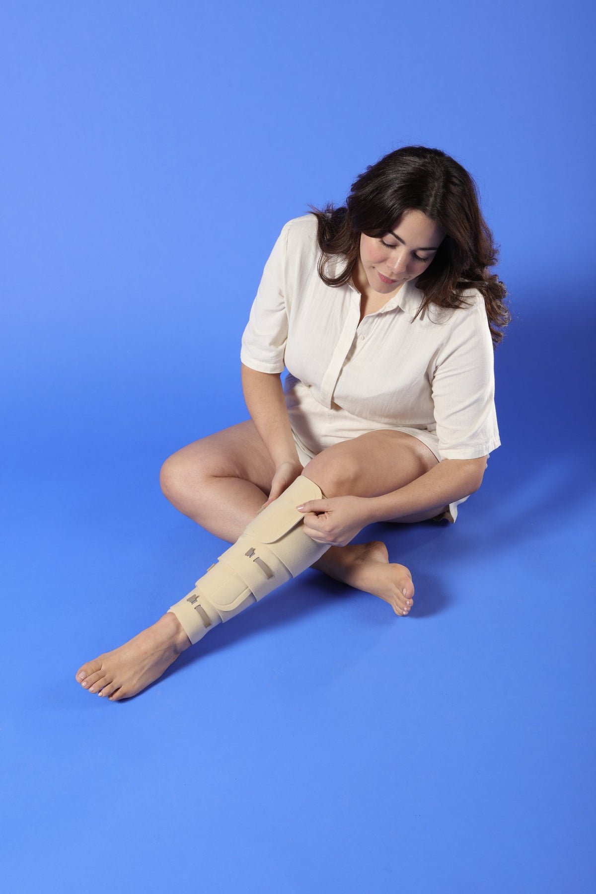 Thuasne BiFlex Self-Adjust Calf Wrap 20-50 mmHg - worn, sitting