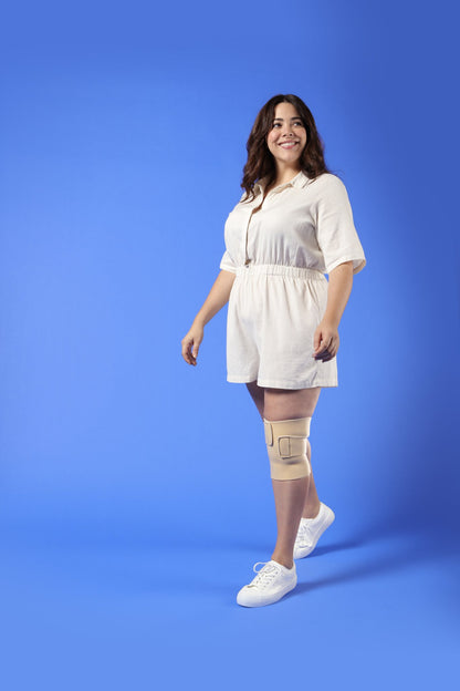 Thuasne BiFlex Self-Adjust Knee Wrap 20-50 mmHg - worn, standing