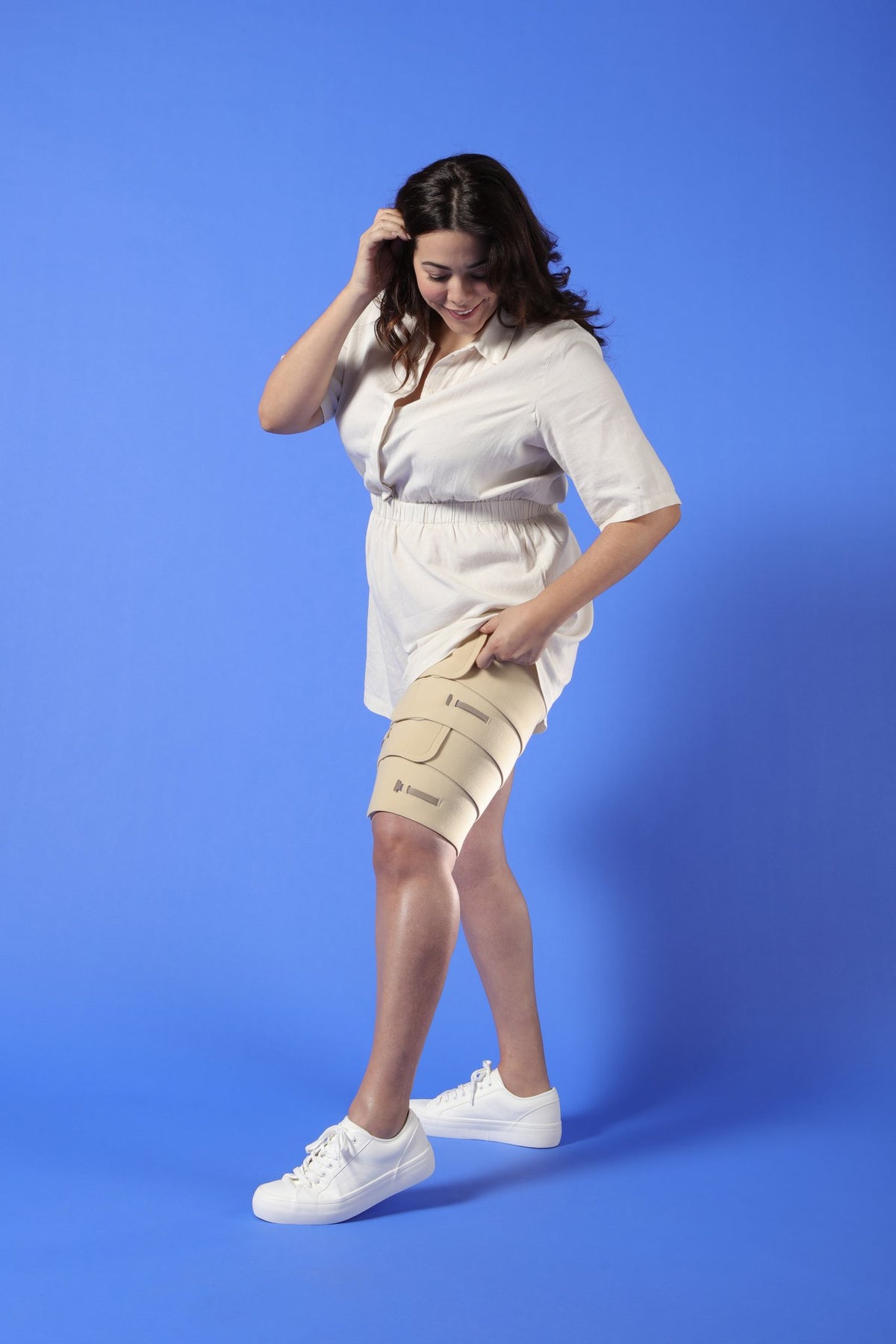 Thuasne BiFlex Self-Adjust Thigh Wrap 20-50 mmHg - worn, standing