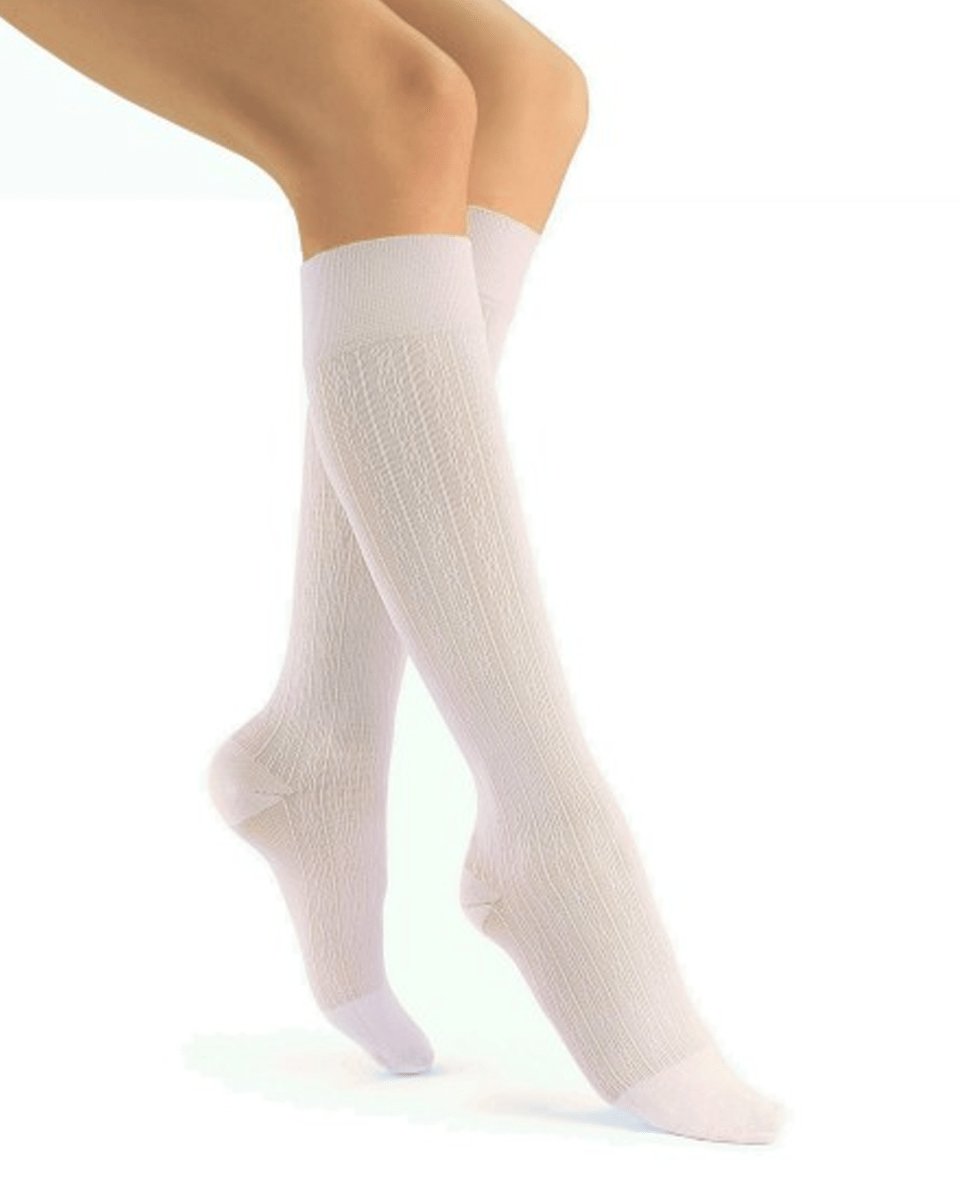 Jobst soSoft Damen Kniestrümpfe mit geschlossener Spitze und Brokatmuster, Stützstrümpfe 15-20 mmHg