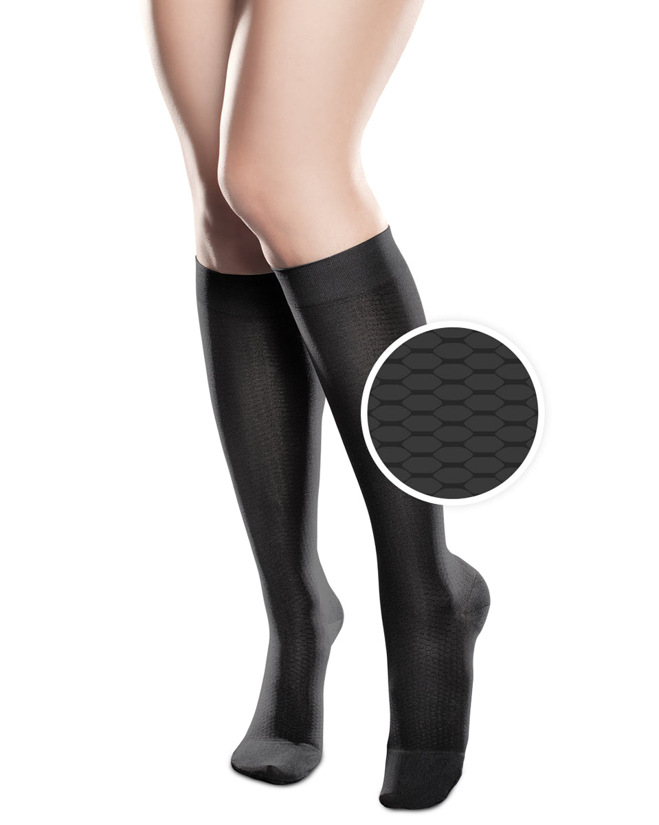 Therafirm Sheer Ease GEMUSTERTE Kniestrümpfe mit geschlossener Spitze für Damen, 20–30 mmHg – Ausverkauf 